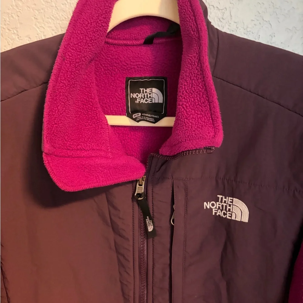 The North Face Magenta Fleece Jacket Size Medium - Picture 5 of 8